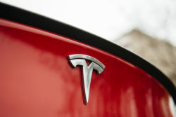 因客户赶在涨价前下单 特斯拉(TSLA.US)11月在华销量同比增长5%